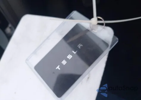 2020 Tesla Model 3 Standard Range Plus Rear-Wheel Drive/Standard Range Rear-Wheel Drive z USA, uszkodzony, nr VIN 5YJ3E1EA5LF744897